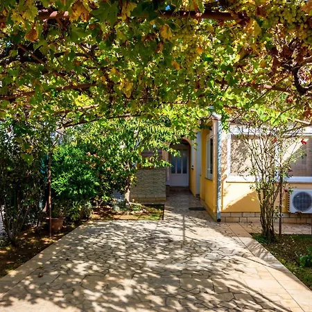 Apartament With Parking Space Valbandon, - 7352