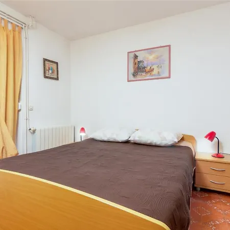 With Parking Space Valbandon, - 7352 Apartament