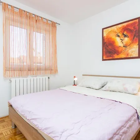 With Parking Space Valbandon, - 7352 Apartament