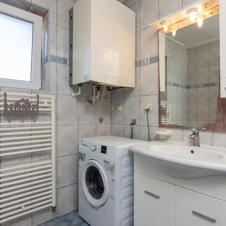 Apartman With Parking Space Valbandon, - 7352