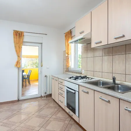Apartman With Parking Space Valbandon, - 7352 Fažana
