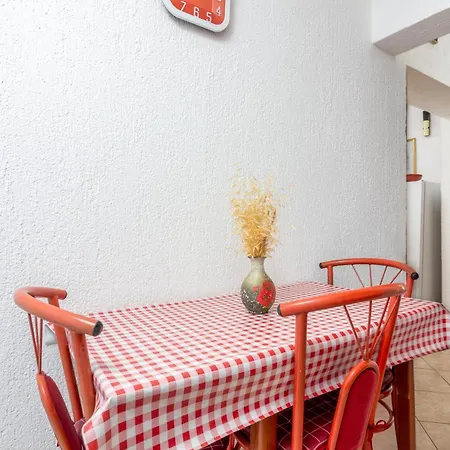 Apartman With Parking Space Valbandon, - 7352 *