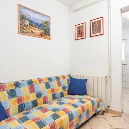 Apartman With Parking Space Valbandon, - 7352