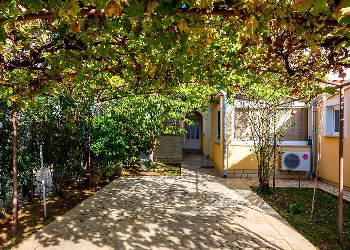Apartament With Parking Space Valbandon, - 7352